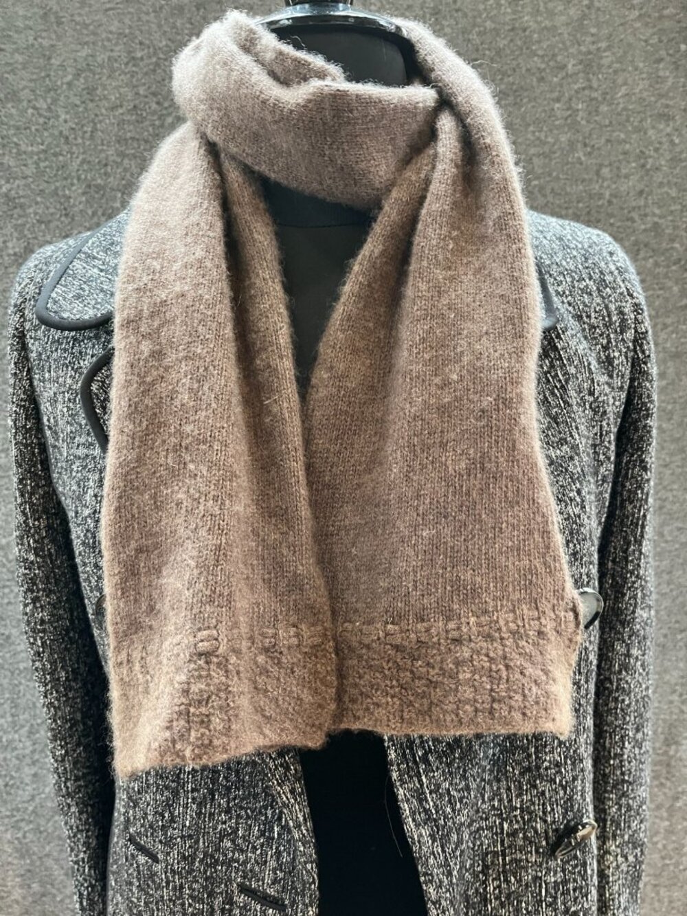7x62 cole haan 100% cashmere chocolate brown scarf with 2" textured weave ends